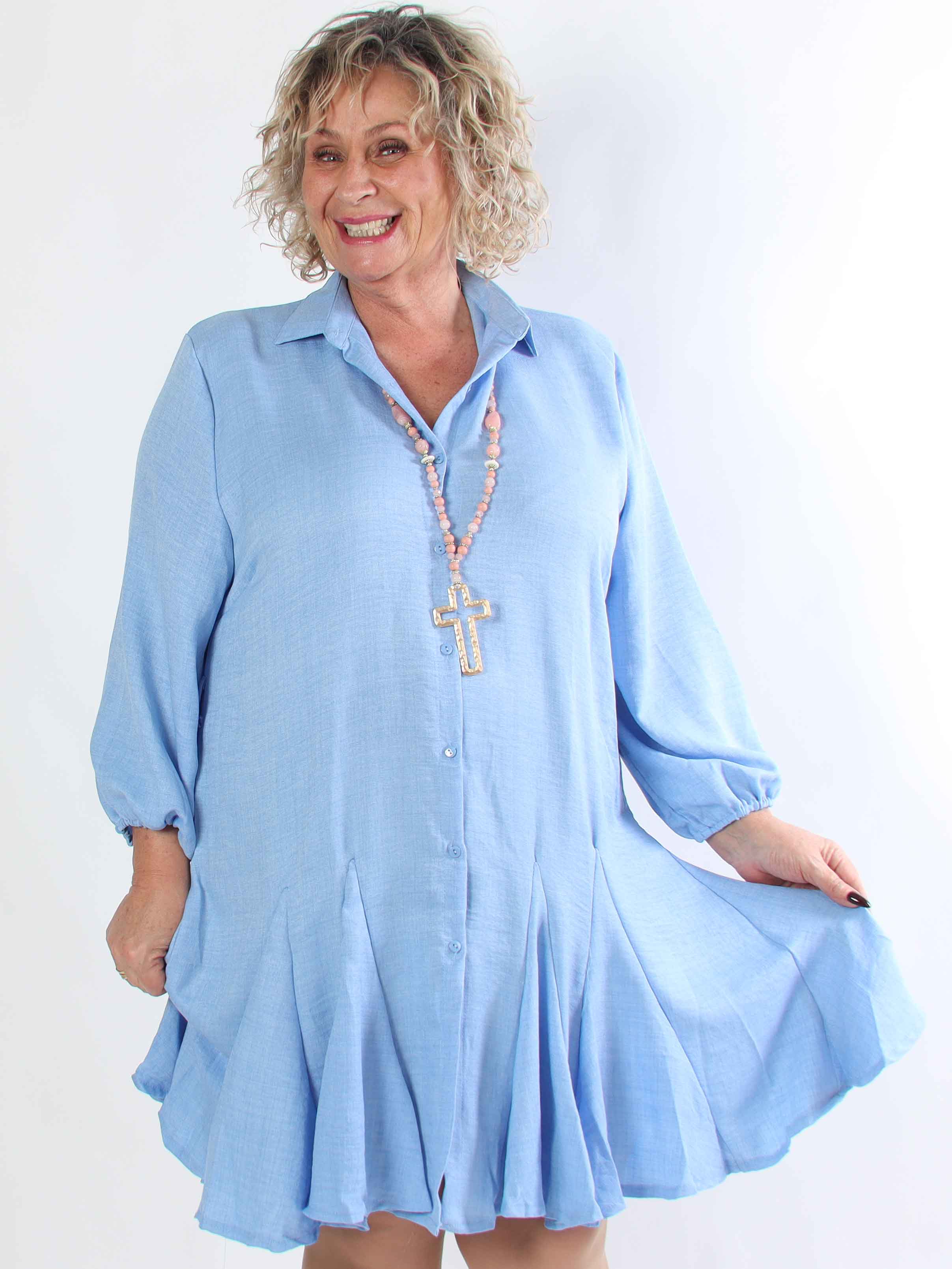 Pil - Sød skjortekjole med flæsekant forneden